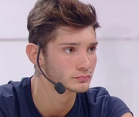Stefano De Martino orecchie